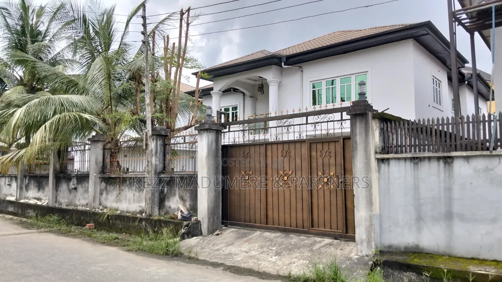 8bdrm Duplex in Stadium Road ,  Port, Elekahia for sale