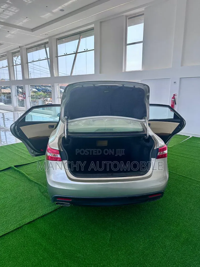 Toyota Avalon XLE Premium 4dr Sedan (3.5L 6cyl 6A) 2014 Gold