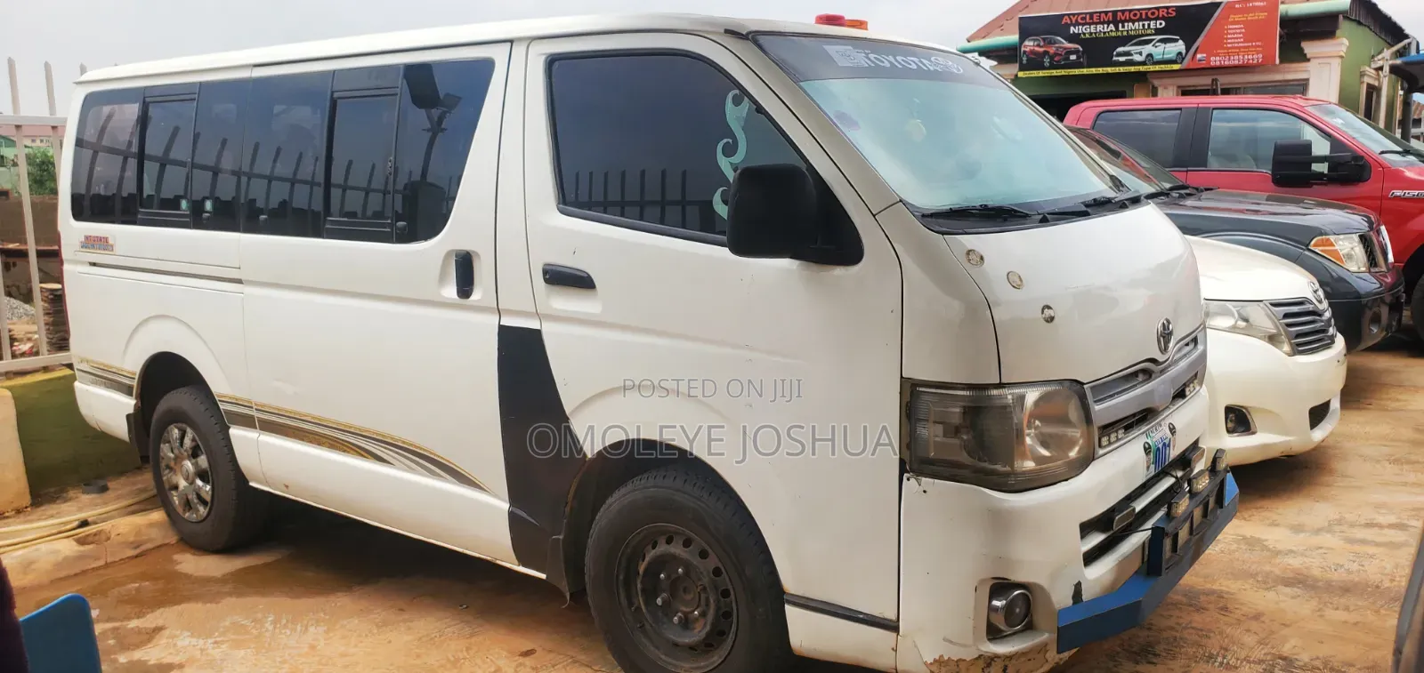 Toyota HiAce 2013 White