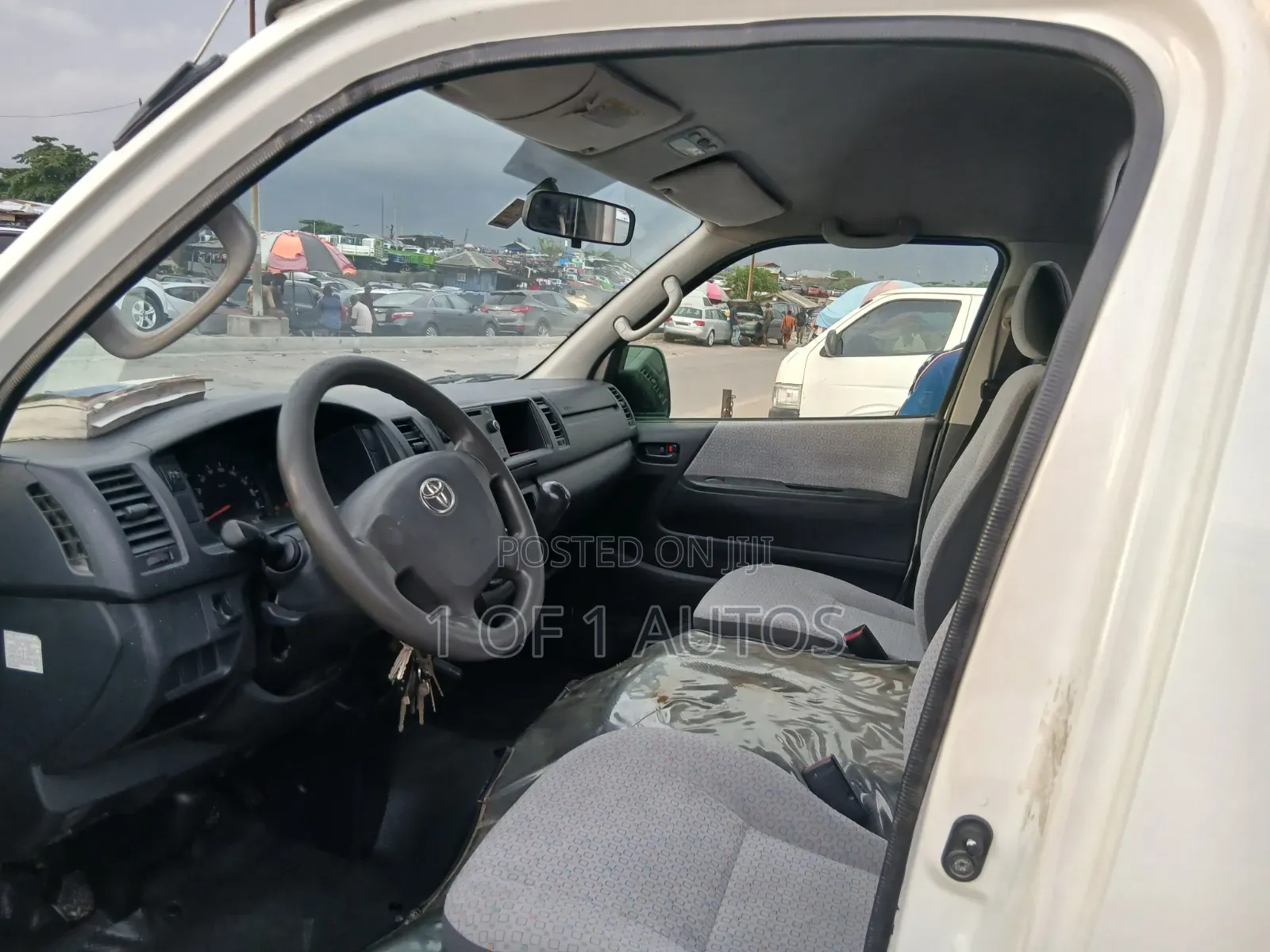 Toyota HiAce 2018 White