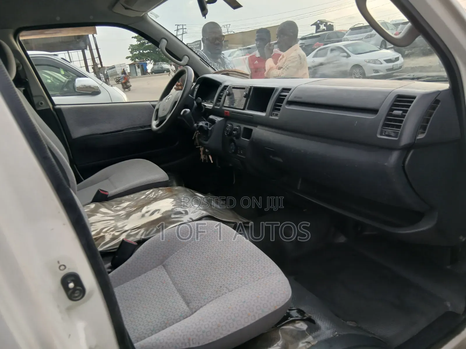 Toyota HiAce 2018 White