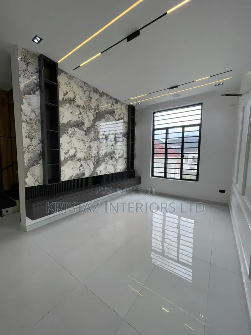 5bdrm Mansion in Ikota for sale