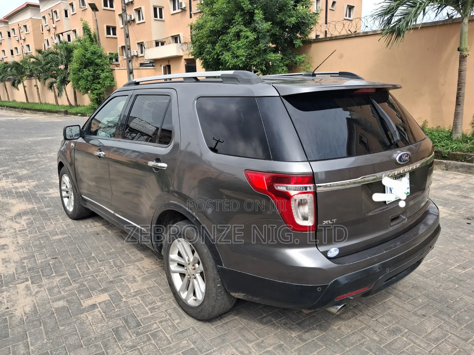 Ford Explorer XLT 4dr 4x4 (3.5L 6cyl 6A) 2013 Gray