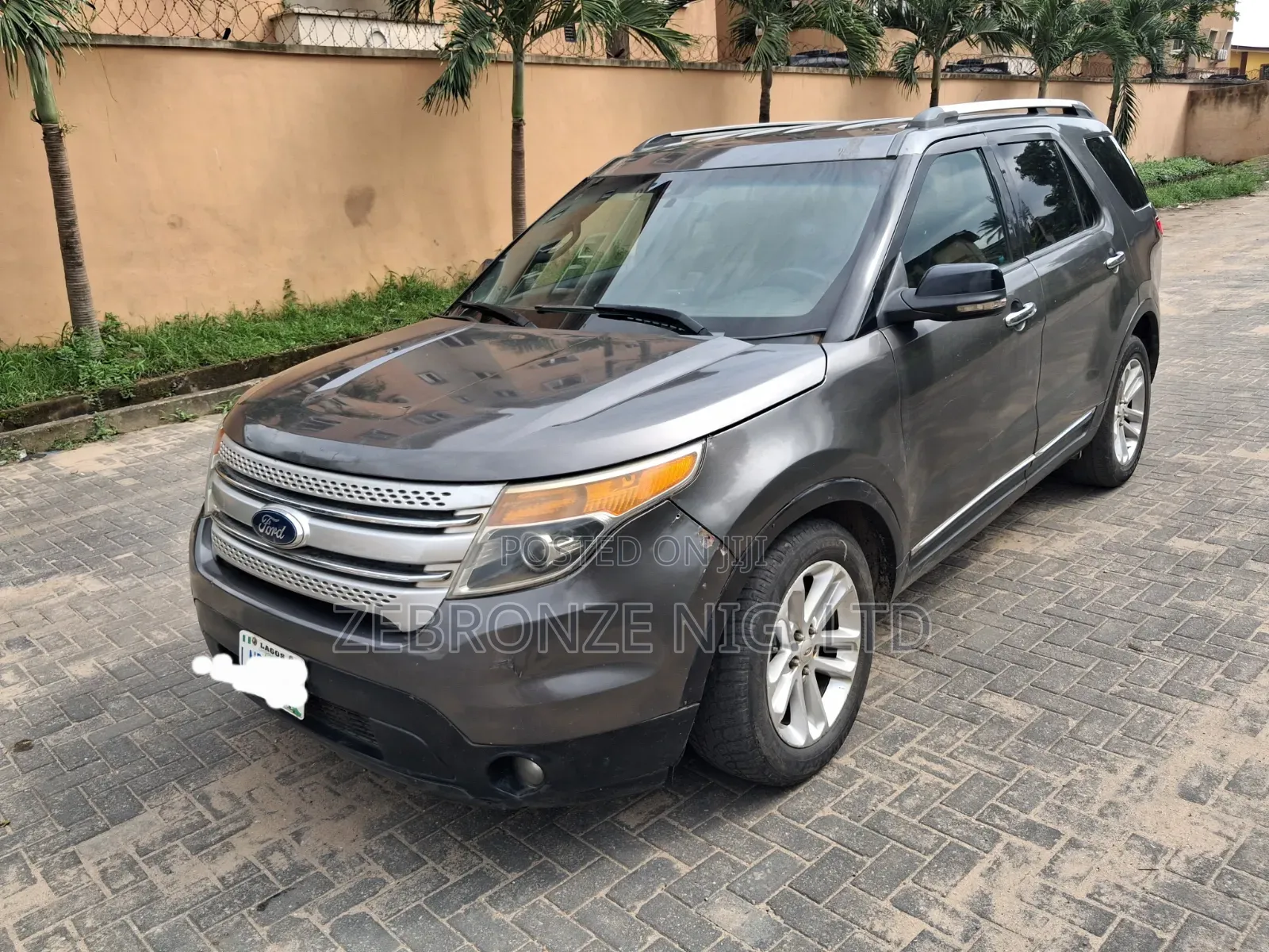 Ford Explorer XLT 4dr 4x4 (3.5L 6cyl 6A) 2013 Gray
