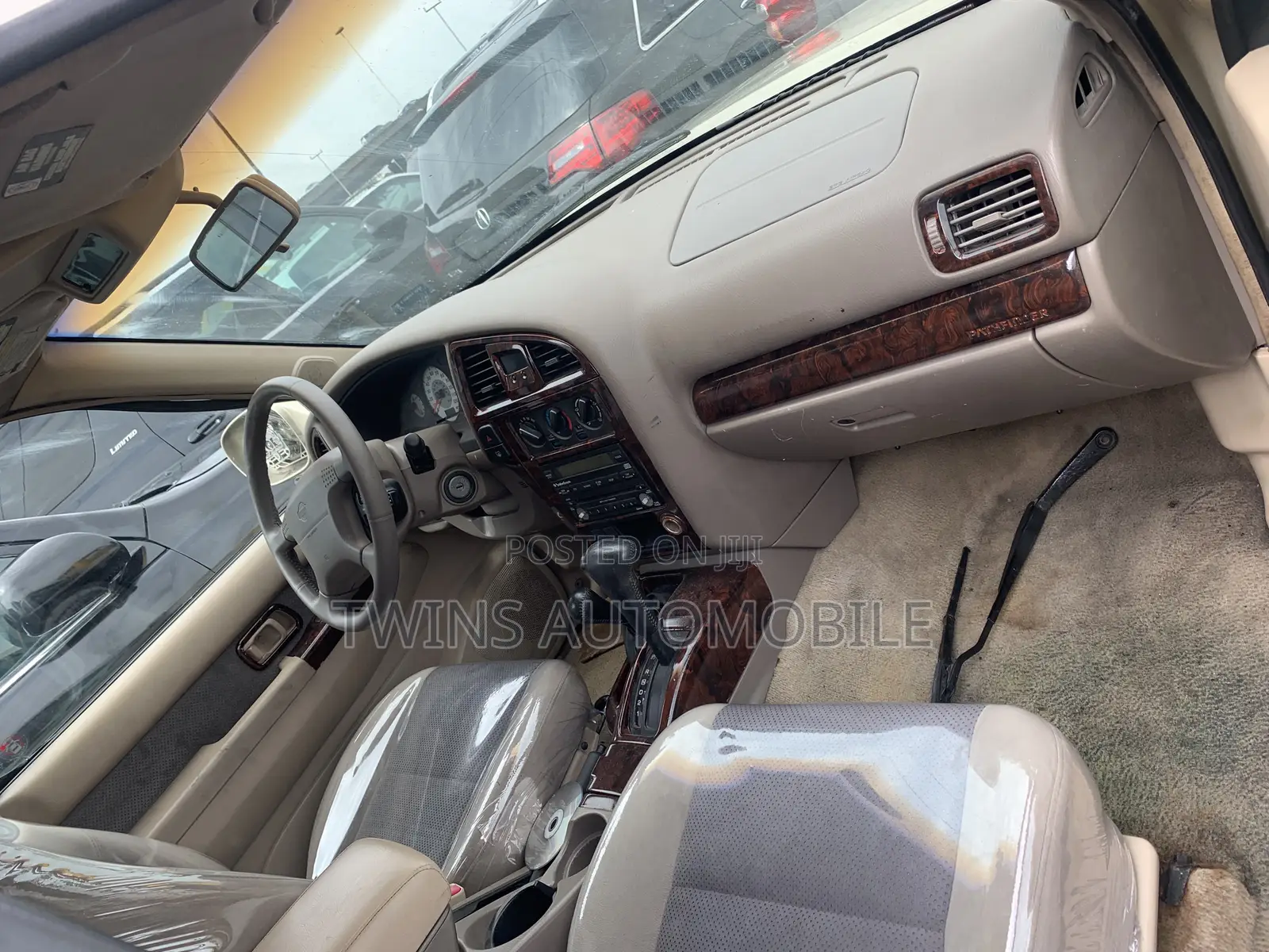 Nissan Pathfinder SE AWD SUV (3.5L 6cyl 4A) 2002 Gold