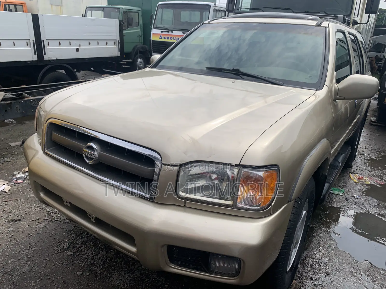 Nissan Pathfinder SE AWD SUV (3.5L 6cyl 4A) 2002 Gold