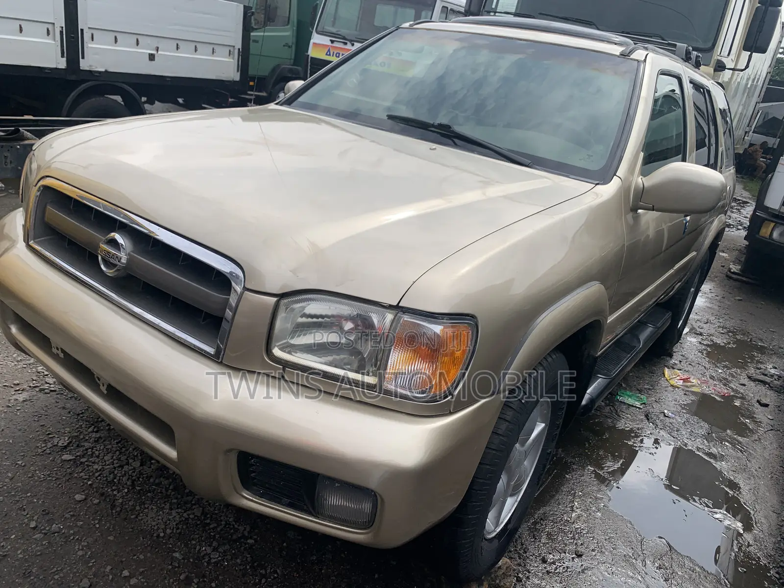 Nissan Pathfinder SE AWD SUV (3.5L 6cyl 4A) 2002 Gold