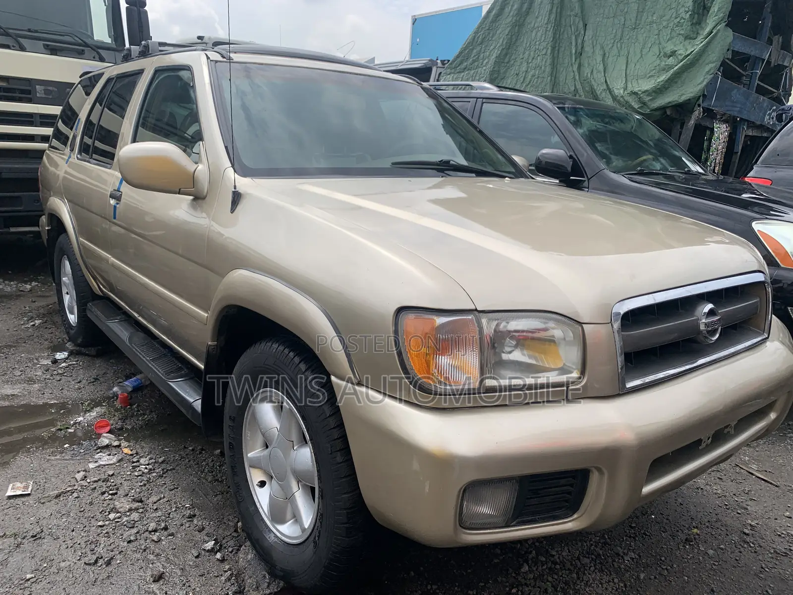 Nissan Pathfinder SE AWD SUV (3.5L 6cyl 4A) 2002 Gold