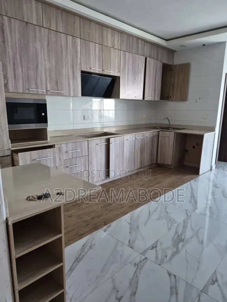 2bdrm Apartment in Lekki Phase 1 for rent