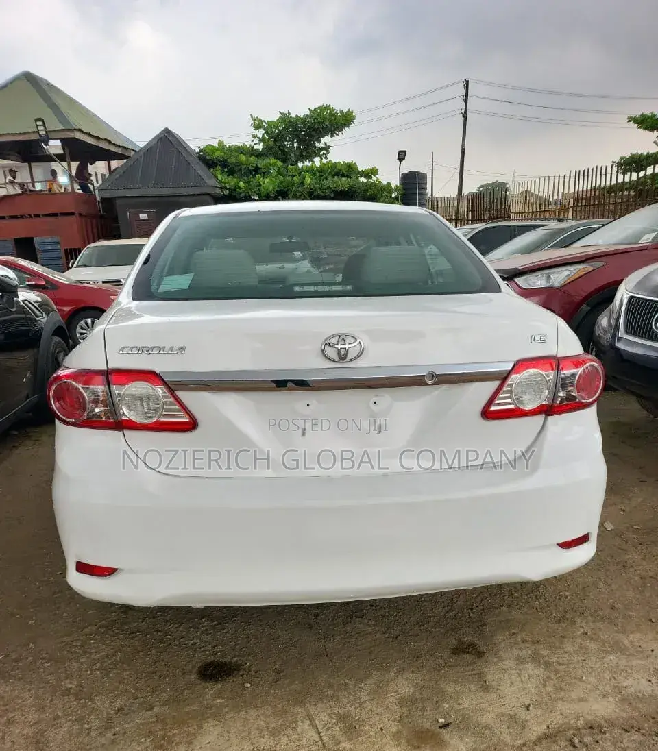 Toyota Corolla LE 4dr Sedan (1.8L 4cyl 4A) 2013 White