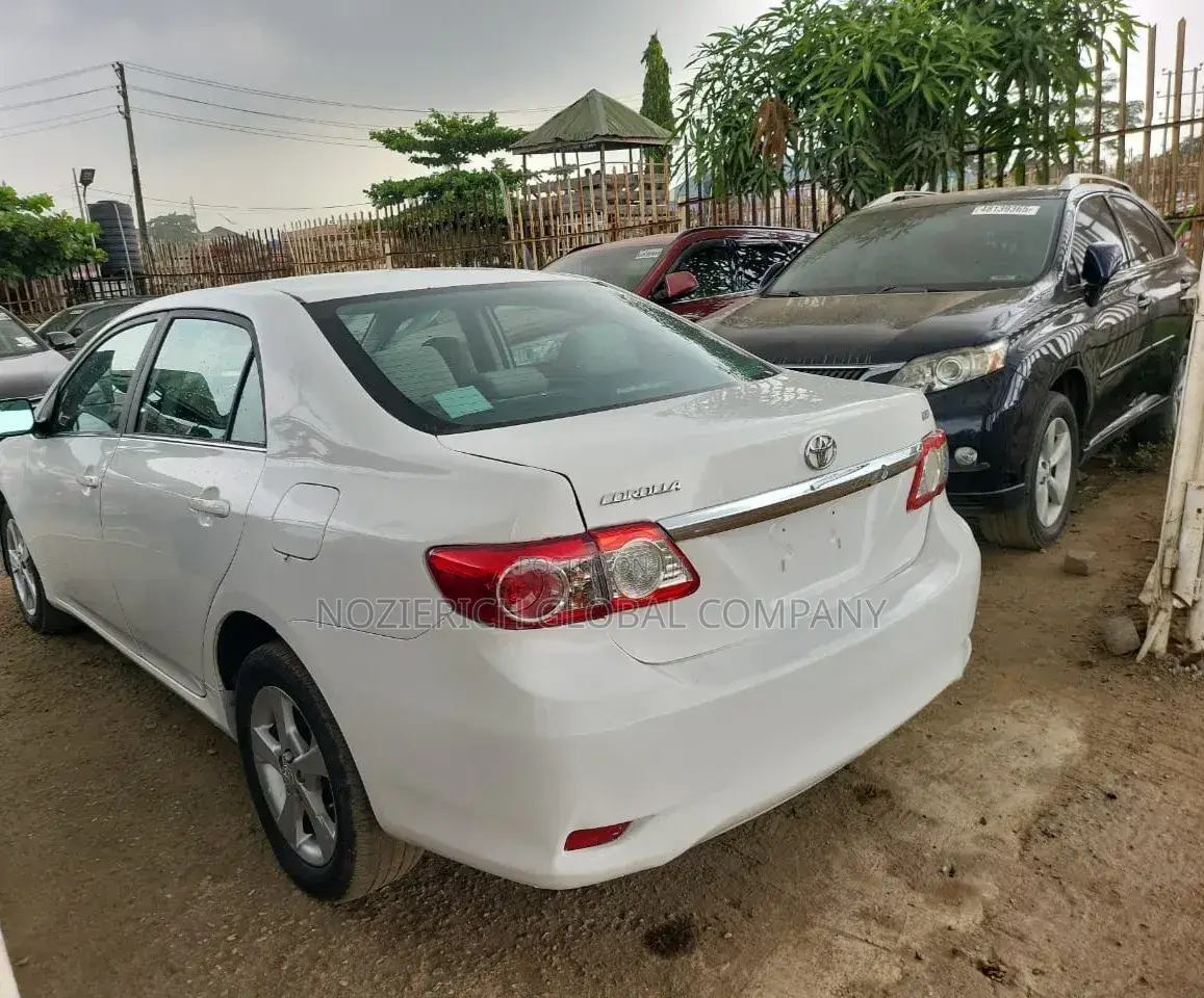 Toyota Corolla LE 4dr Sedan (1.8L 4cyl 4A) 2013 White