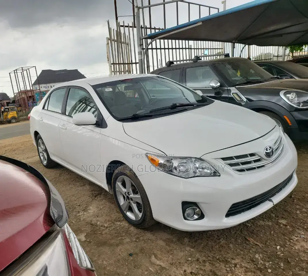 Toyota Corolla LE 4dr Sedan (1.8L 4cyl 4A) 2013 White