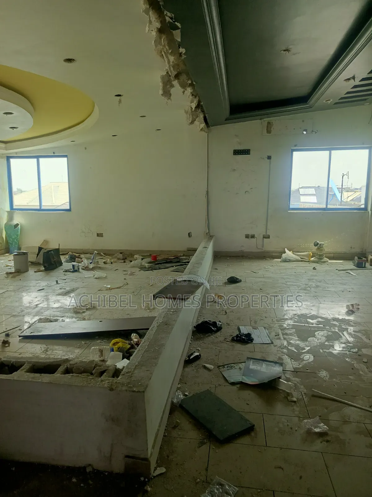 490 Square Meter Space Suitable For Lounge And Bar, Showroom, Etc