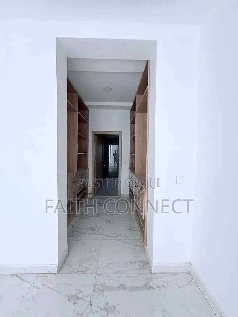 5bdrm Duplex in Abraham Adesanya for sale