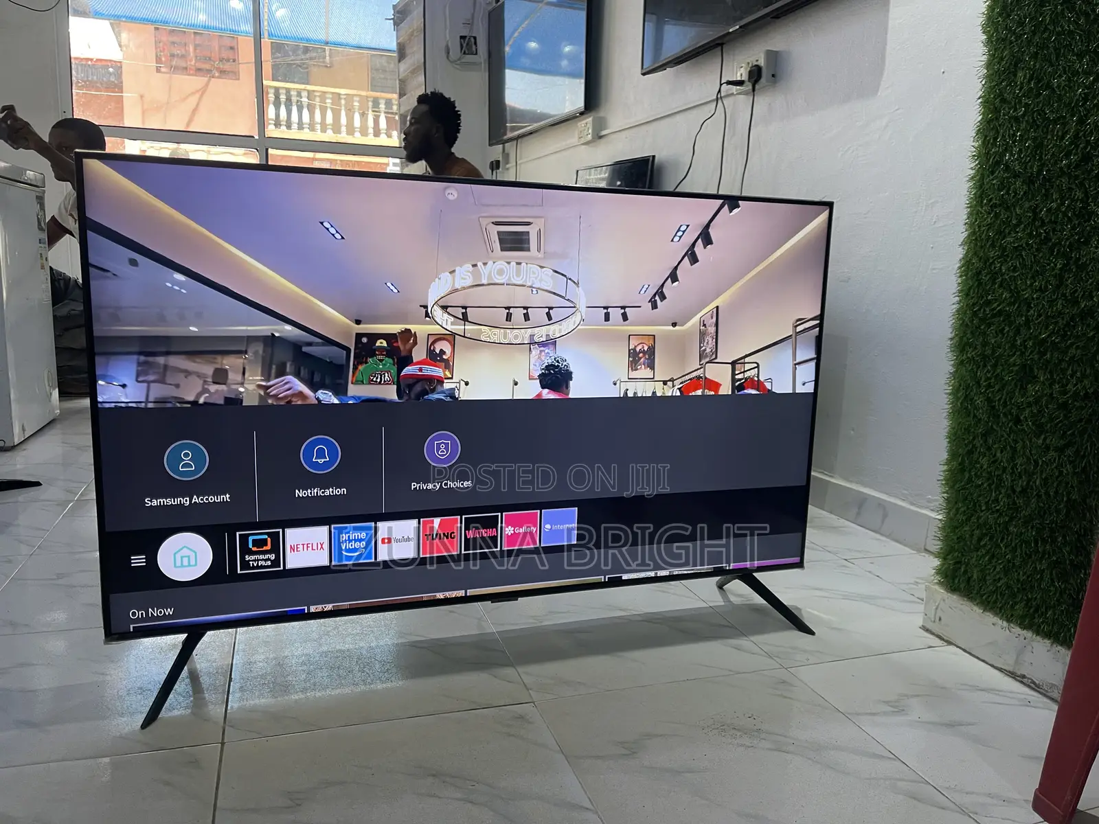 Samsung 50” Crystal Uhd Smart Tv