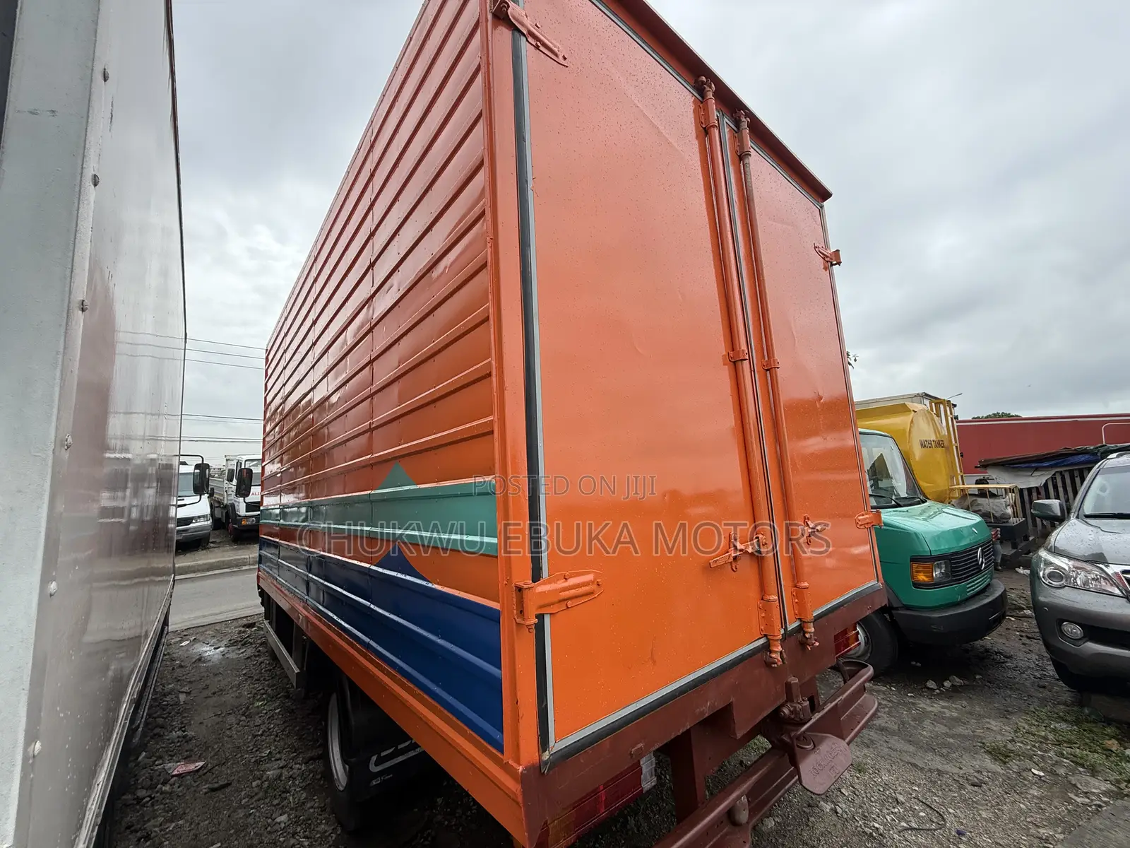Mercedes Benz 814 Truck Orange