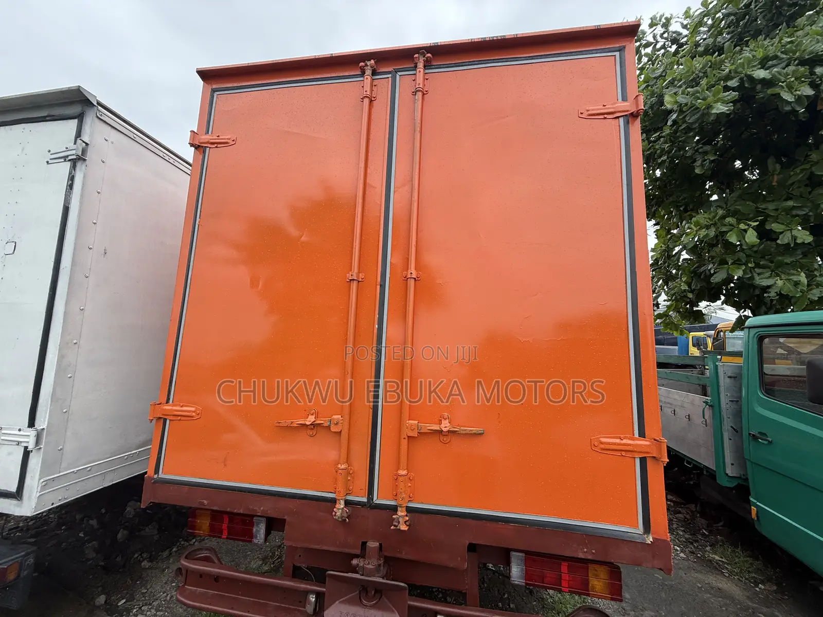 Mercedes Benz 814 Truck Orange