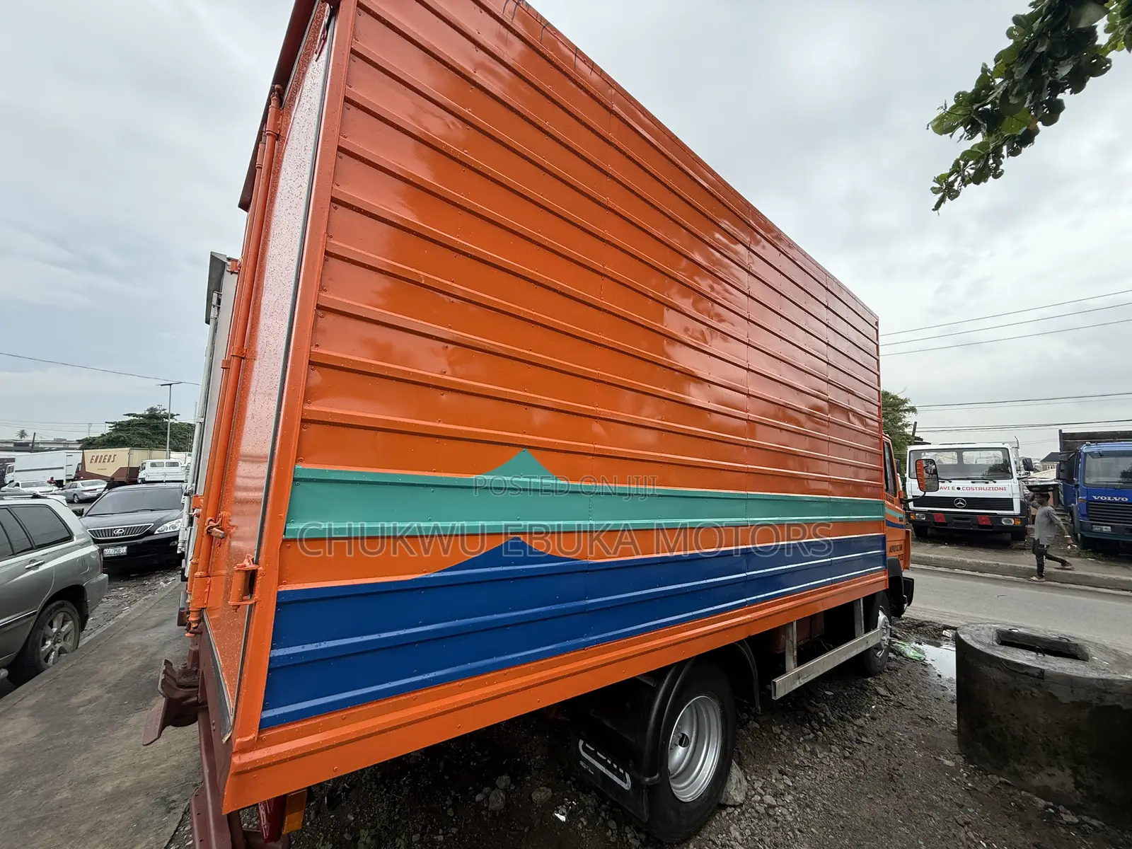 Mercedes Benz 814 Truck Orange