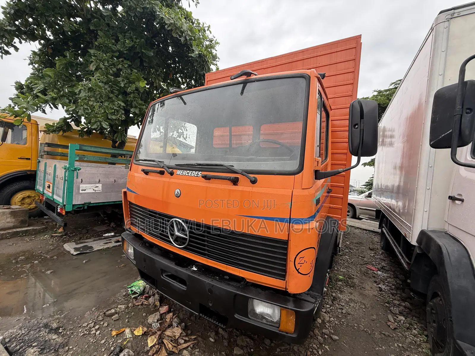Mercedes Benz 814 Truck Orange