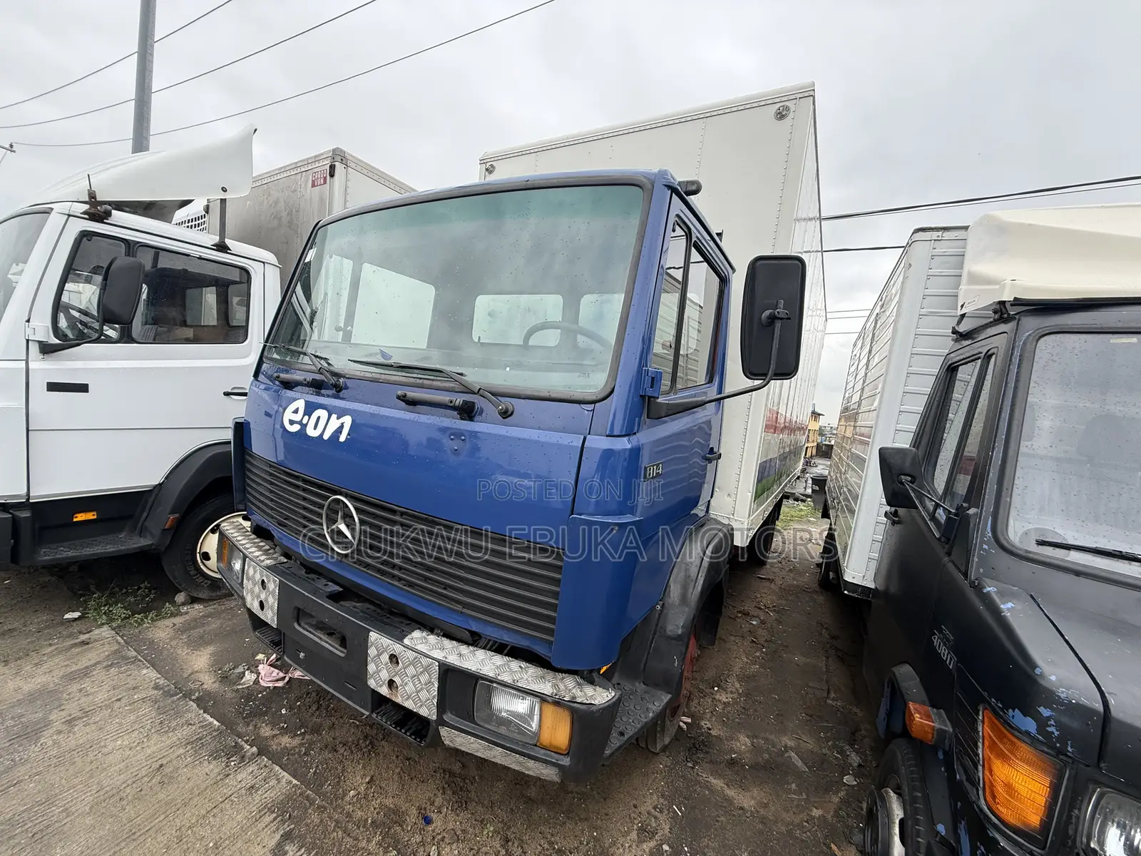 814 Mercedes Benz Blue With Bucket