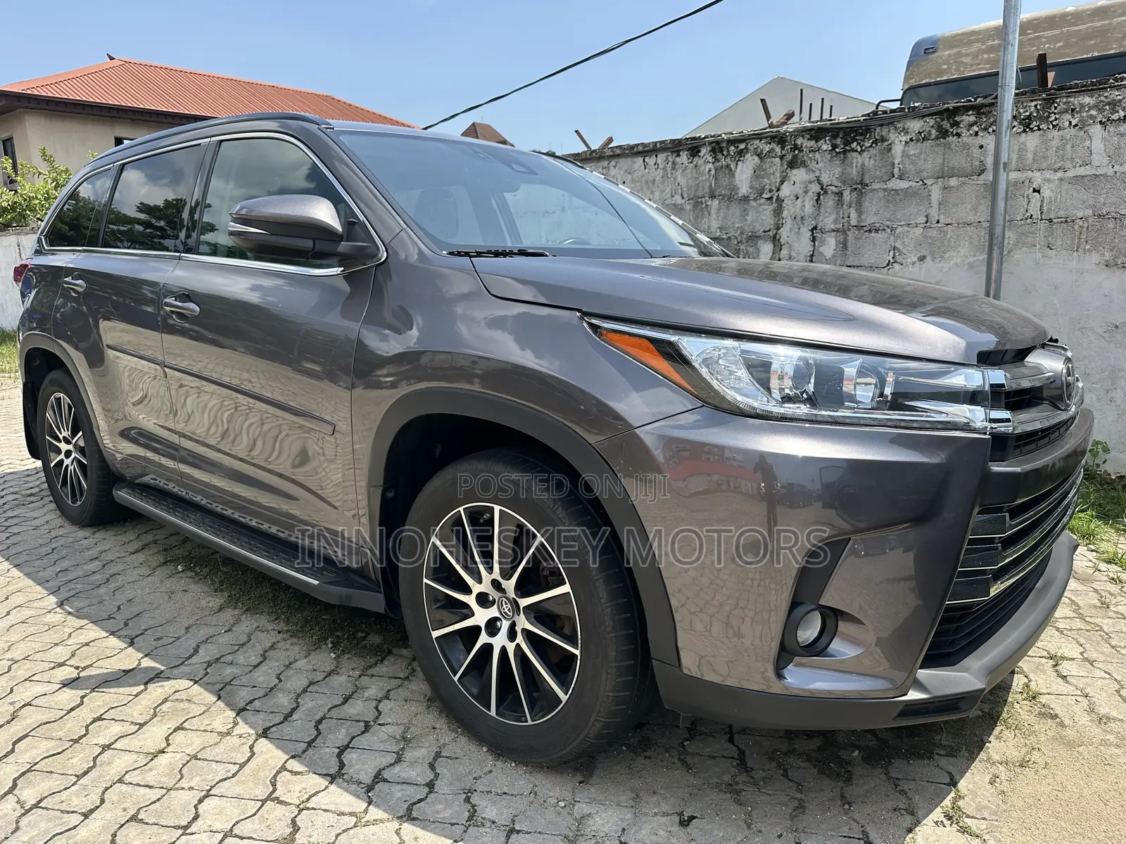 Toyota Highlander SE 4x4 V6 (3.5L 6cyl 8A) 2017 Gray
