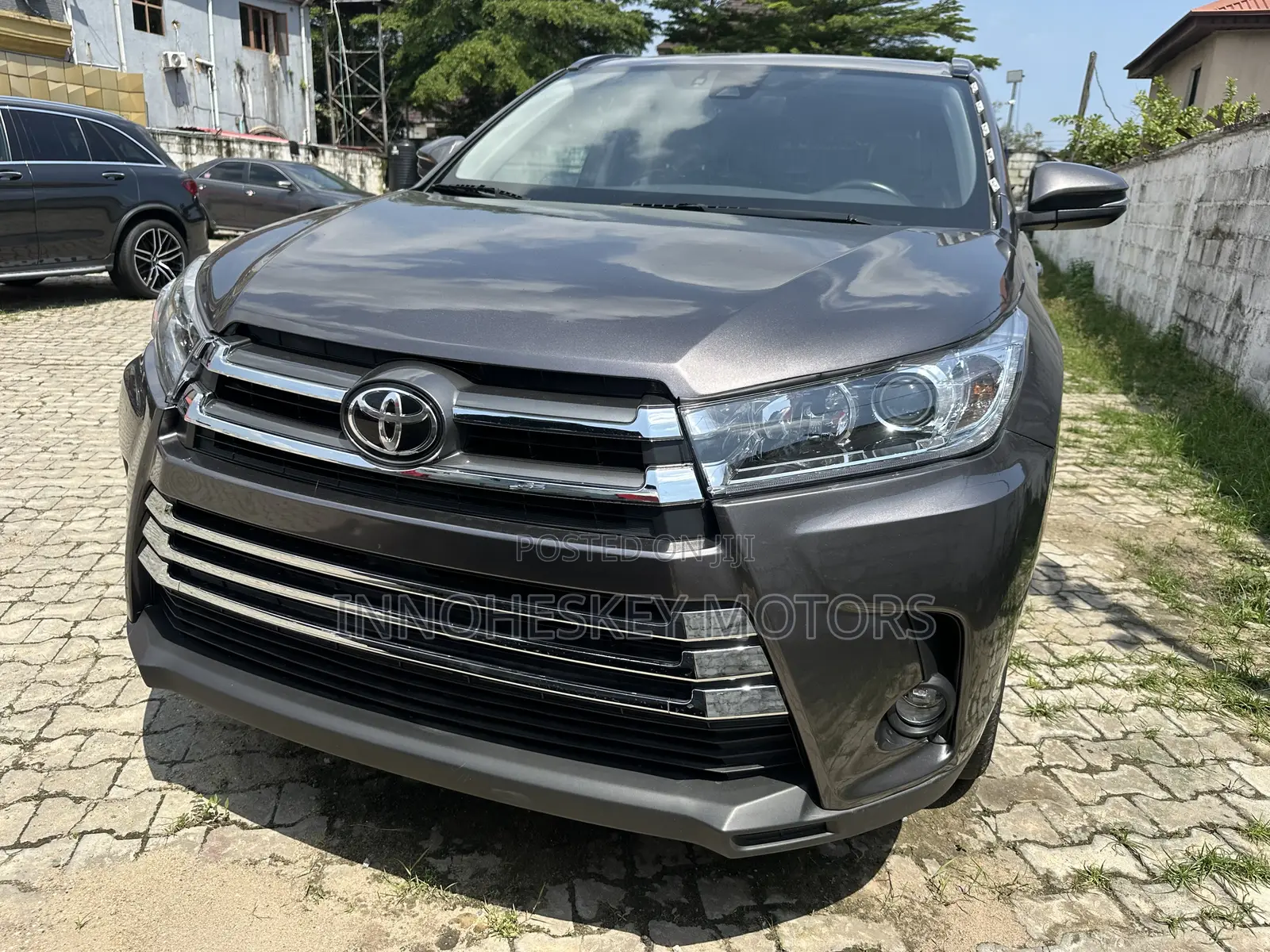 Toyota Highlander SE 4x4 V6 (3.5L 6cyl 8A) 2017 Gray