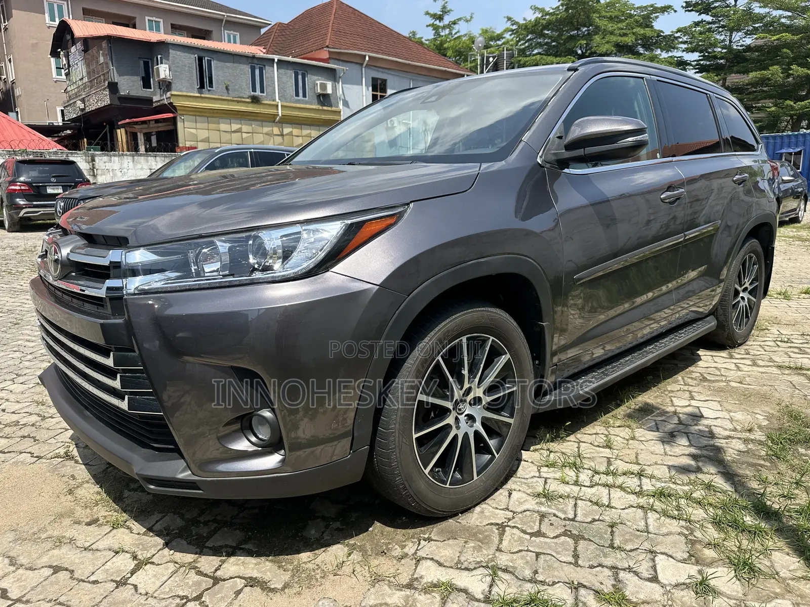 Toyota Highlander SE 4x4 V6 (3.5L 6cyl 8A) 2017 Gray