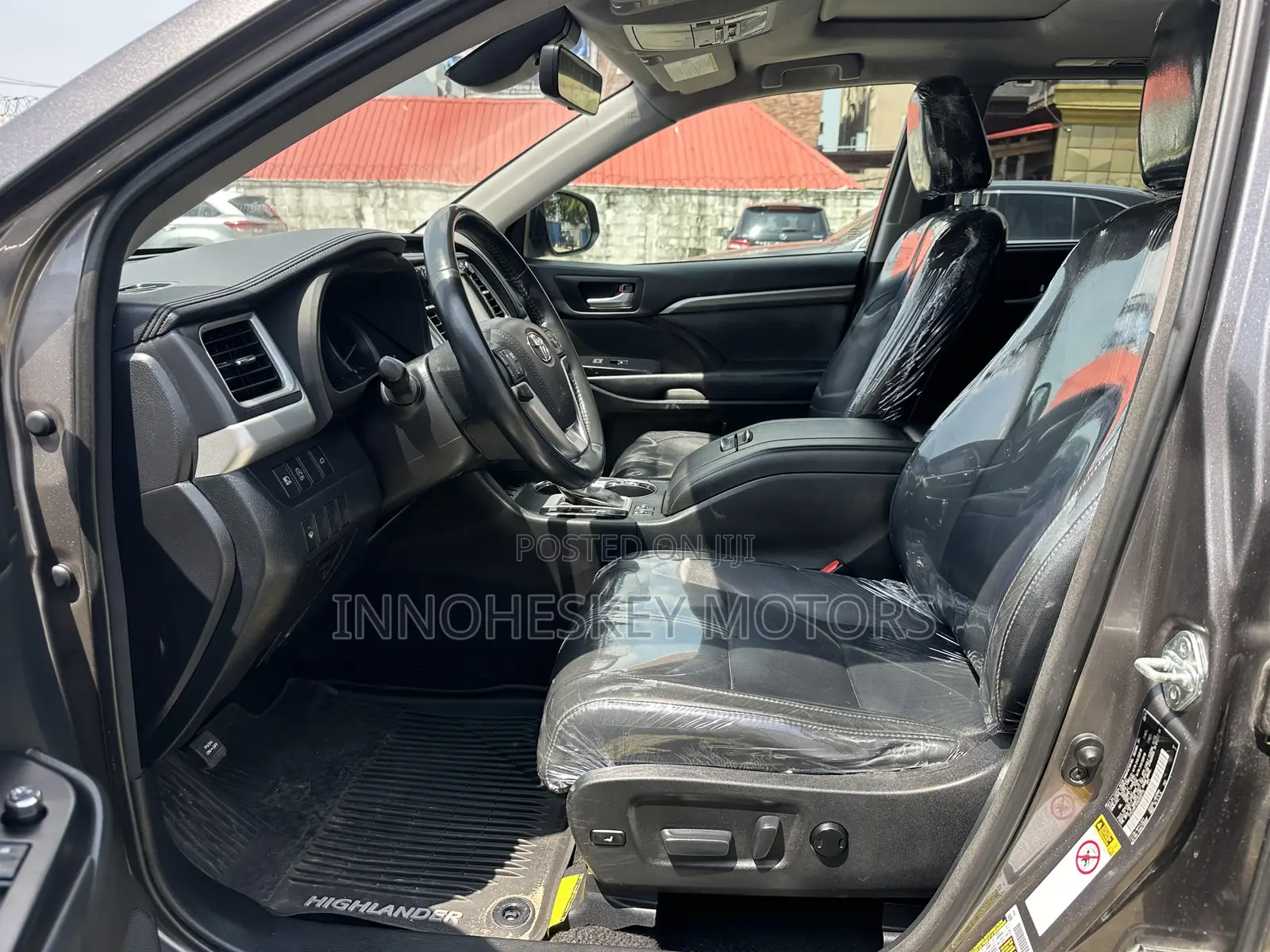 Toyota Highlander SE 4x4 V6 (3.5L 6cyl 8A) 2017 Gray