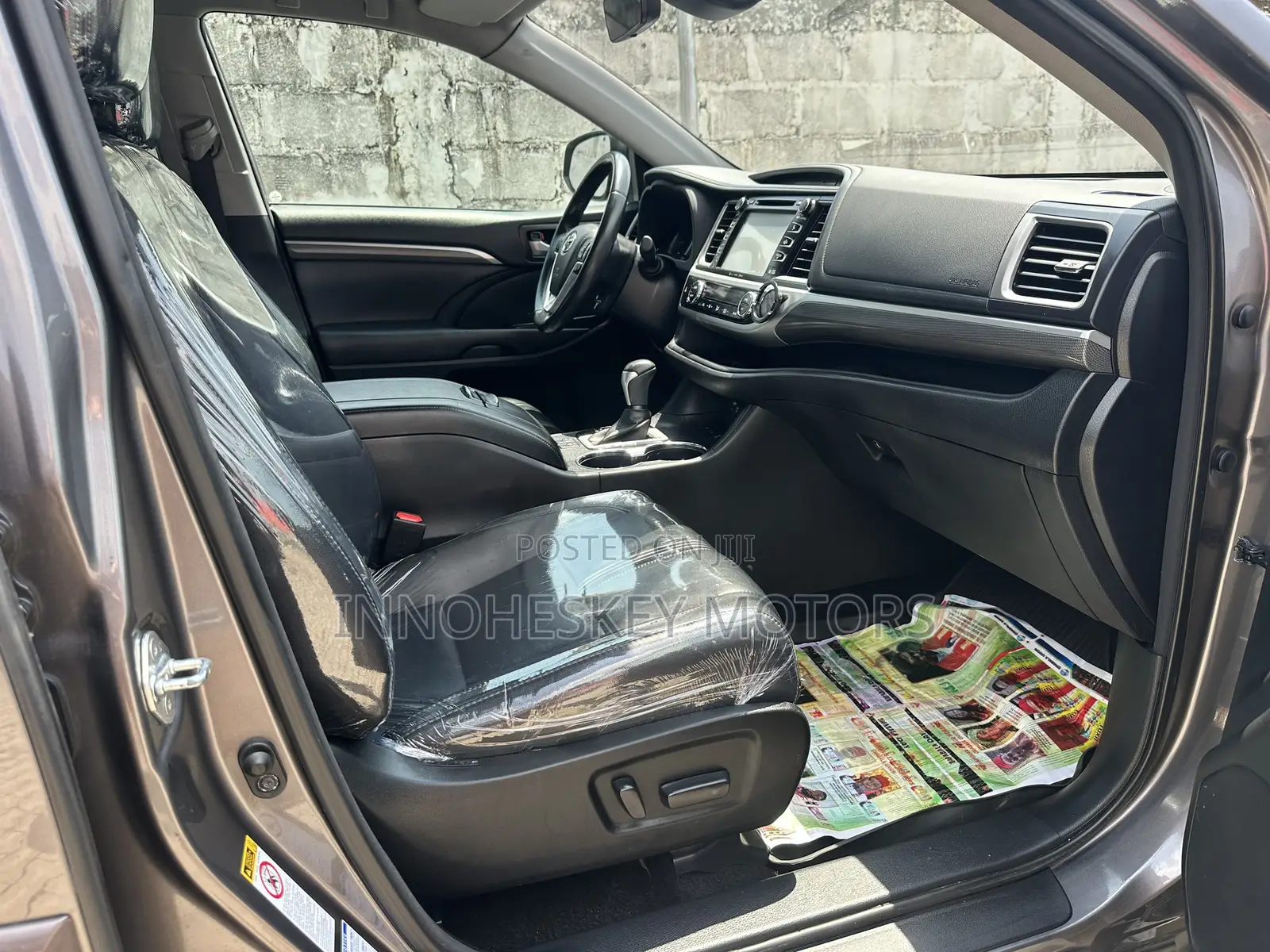 Toyota Highlander SE 4x4 V6 (3.5L 6cyl 8A) 2017 Gray