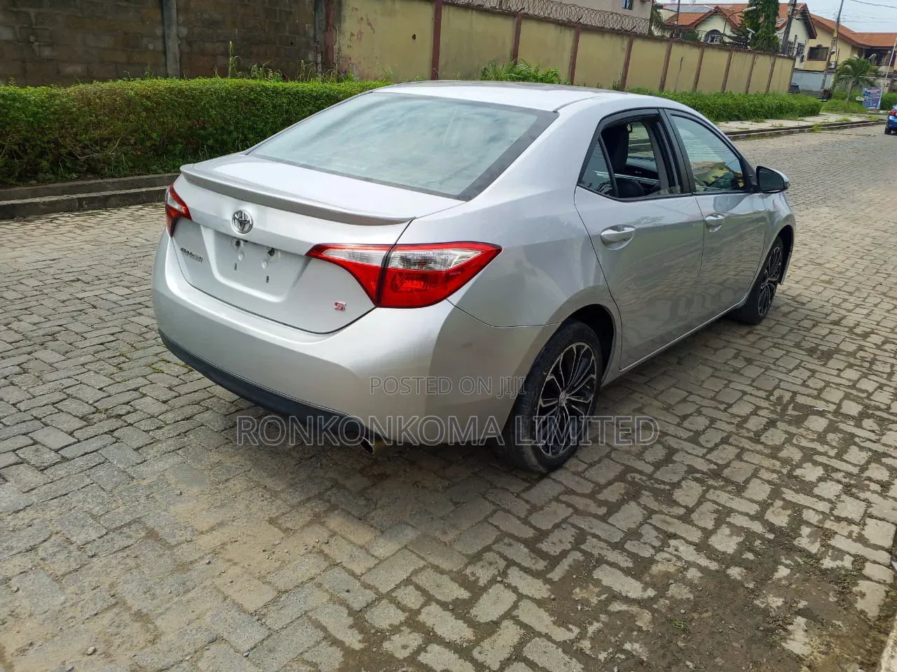 Toyota Corolla LE 4dr Sedan (1.8L 4cyl CVT) 2016 Silver