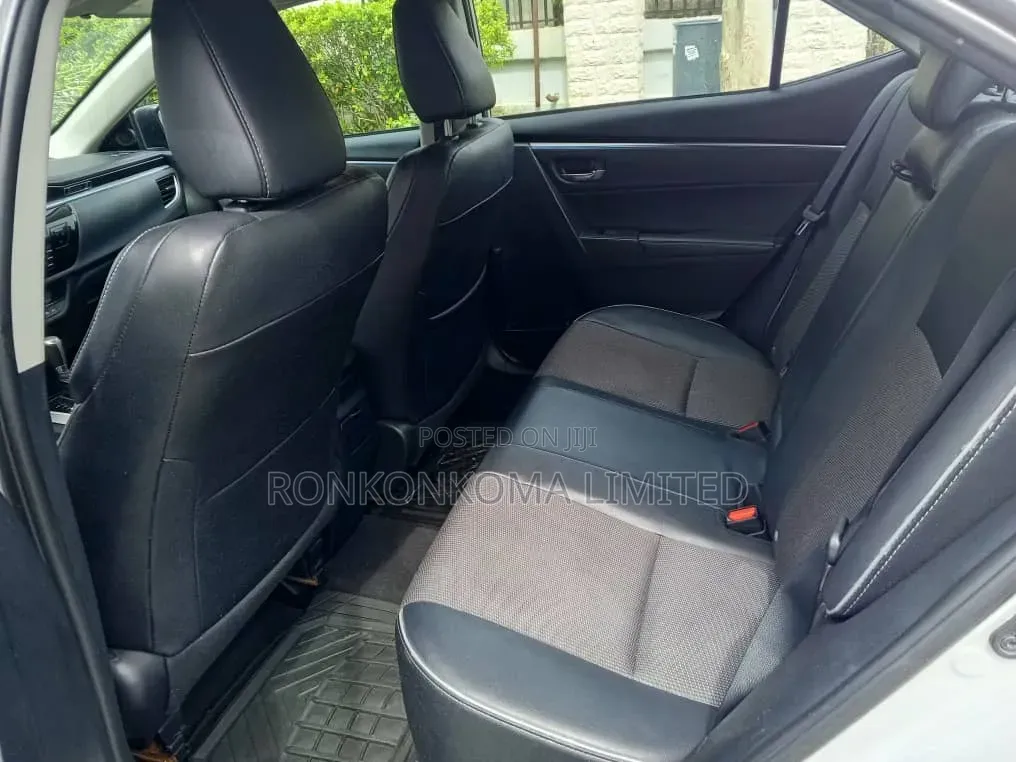 Toyota Corolla LE 4dr Sedan (1.8L 4cyl CVT) 2016 Silver