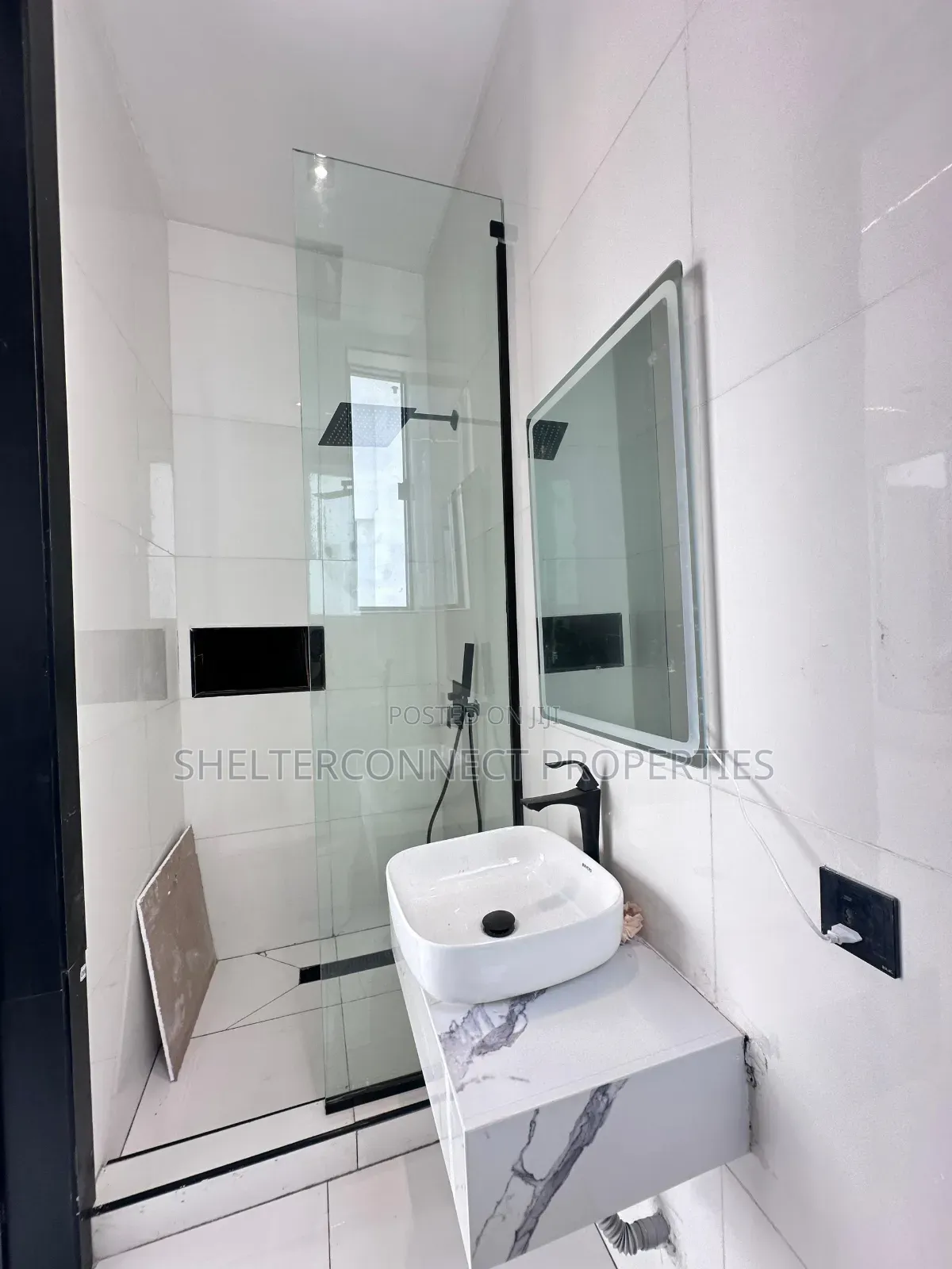 5bdrm Duplex in Chevron for sale