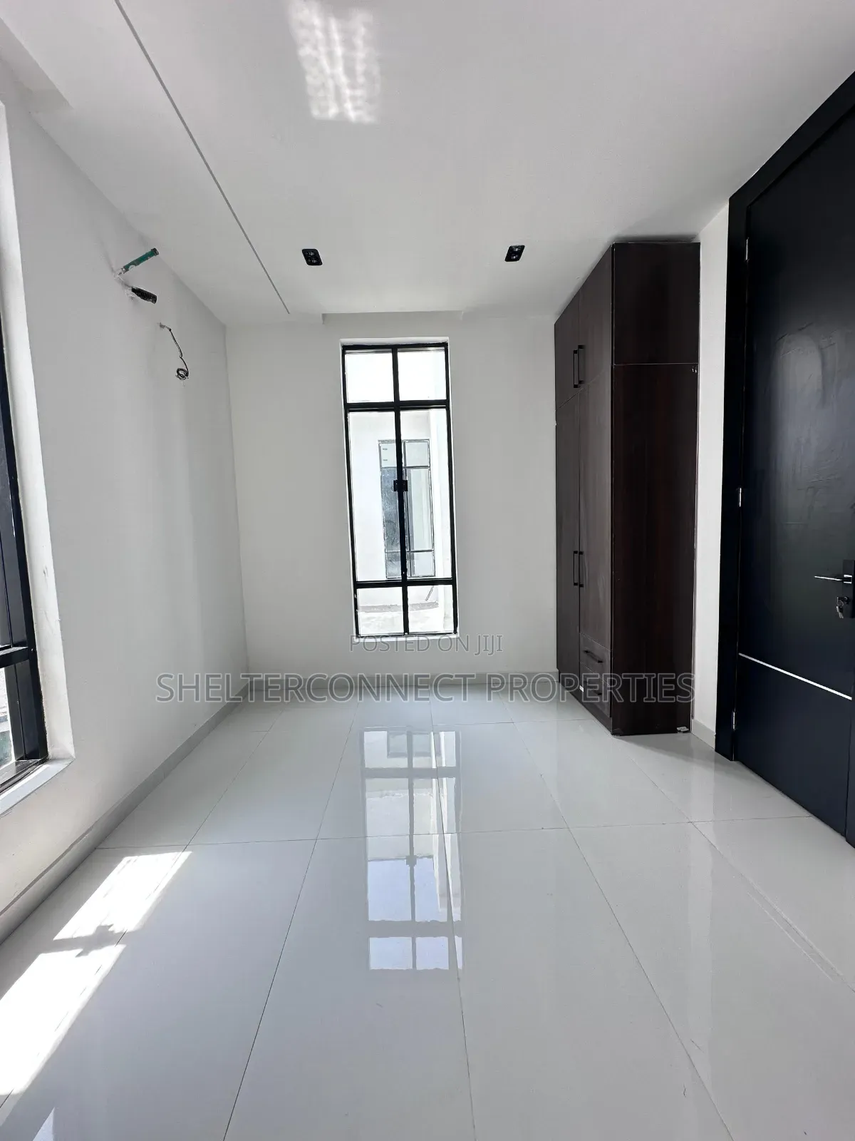 5bdrm Duplex in Chevron for sale