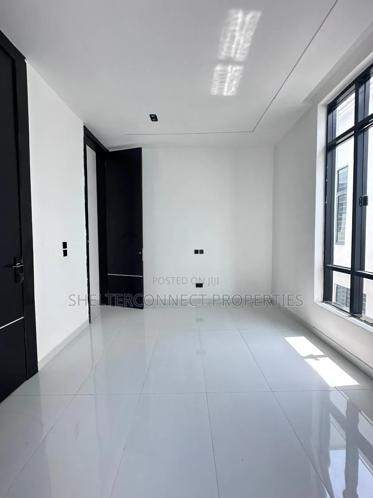5bdrm Duplex in Chevron for sale