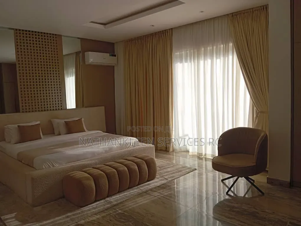 Bach Pad Two Bedroom Luxury Apartment