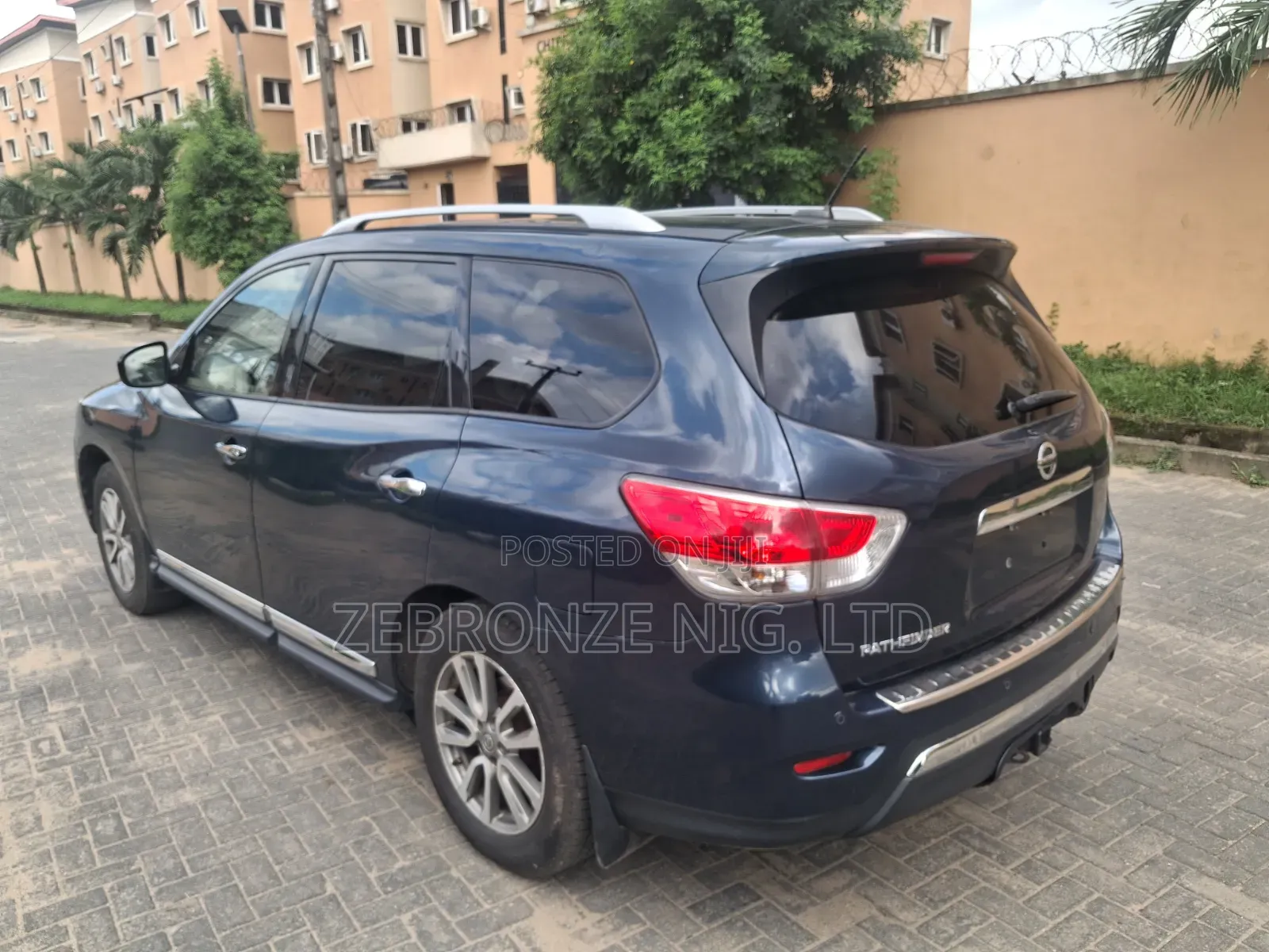 Nissan Pathfinder 2015 Blue