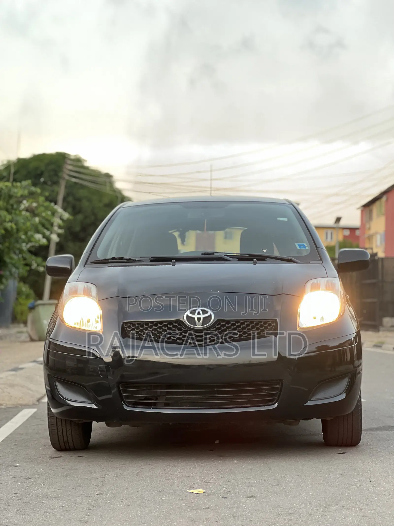 Toyota Yaris Base Hatchback 5dr 2010 Black