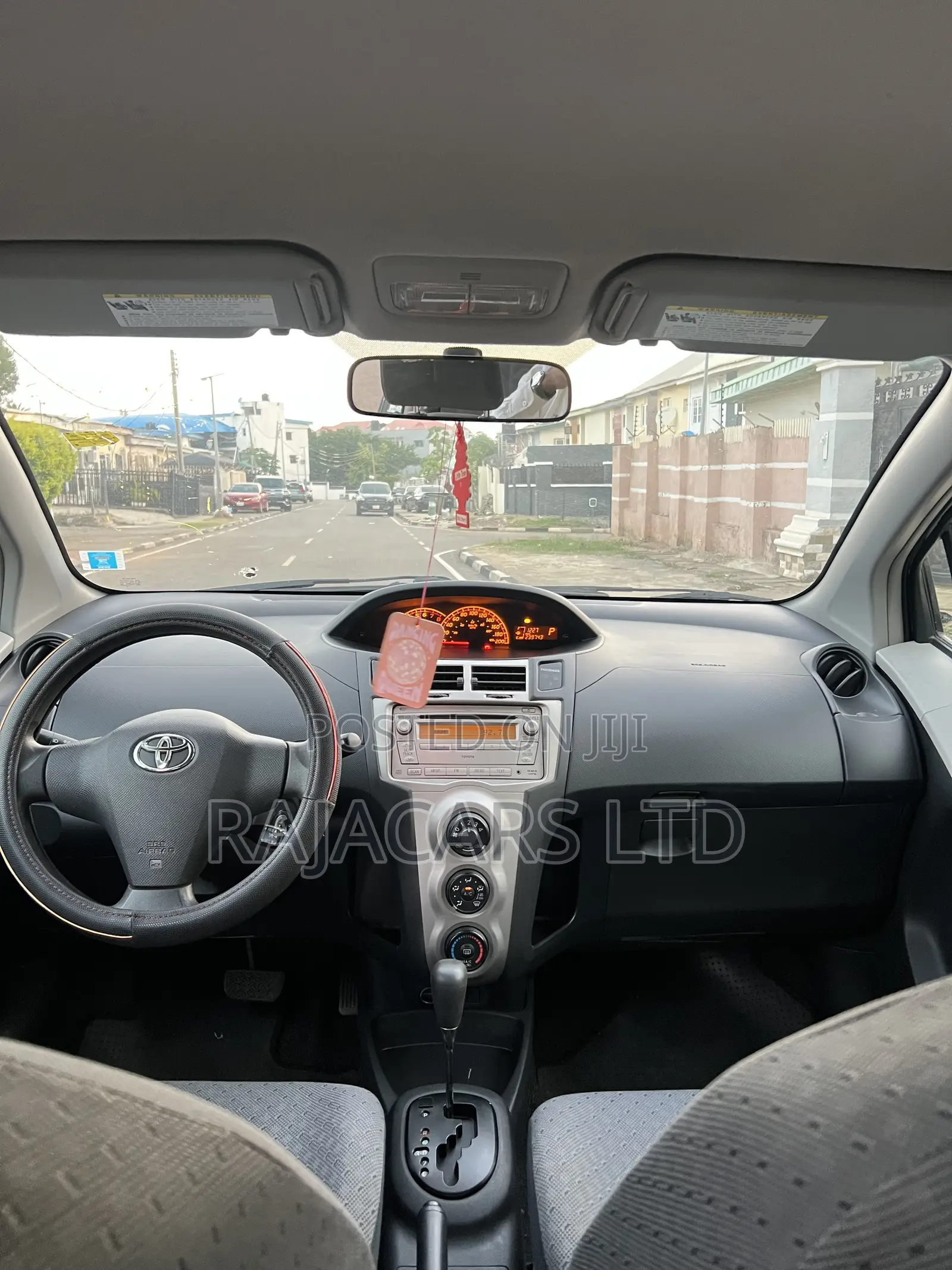 Toyota Yaris Base Hatchback 5dr 2010 Black