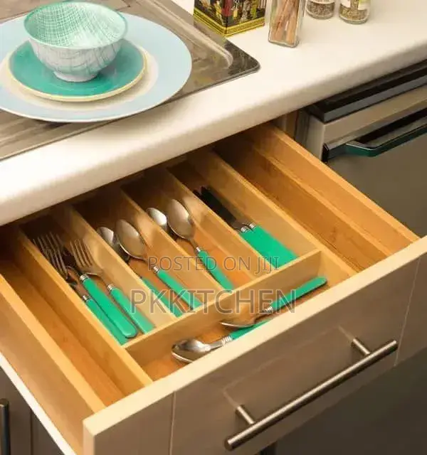 Wooden Expandable Cutlery Divider Storage Tray