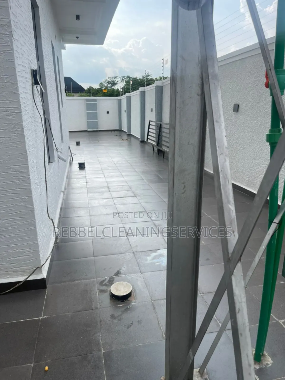 Compound Floor Cleaning
