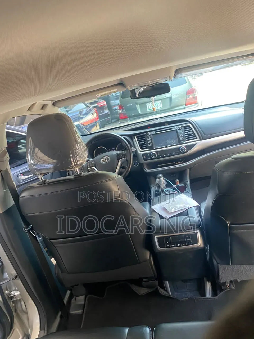 Toyota Highlander XLE 2019 Gold