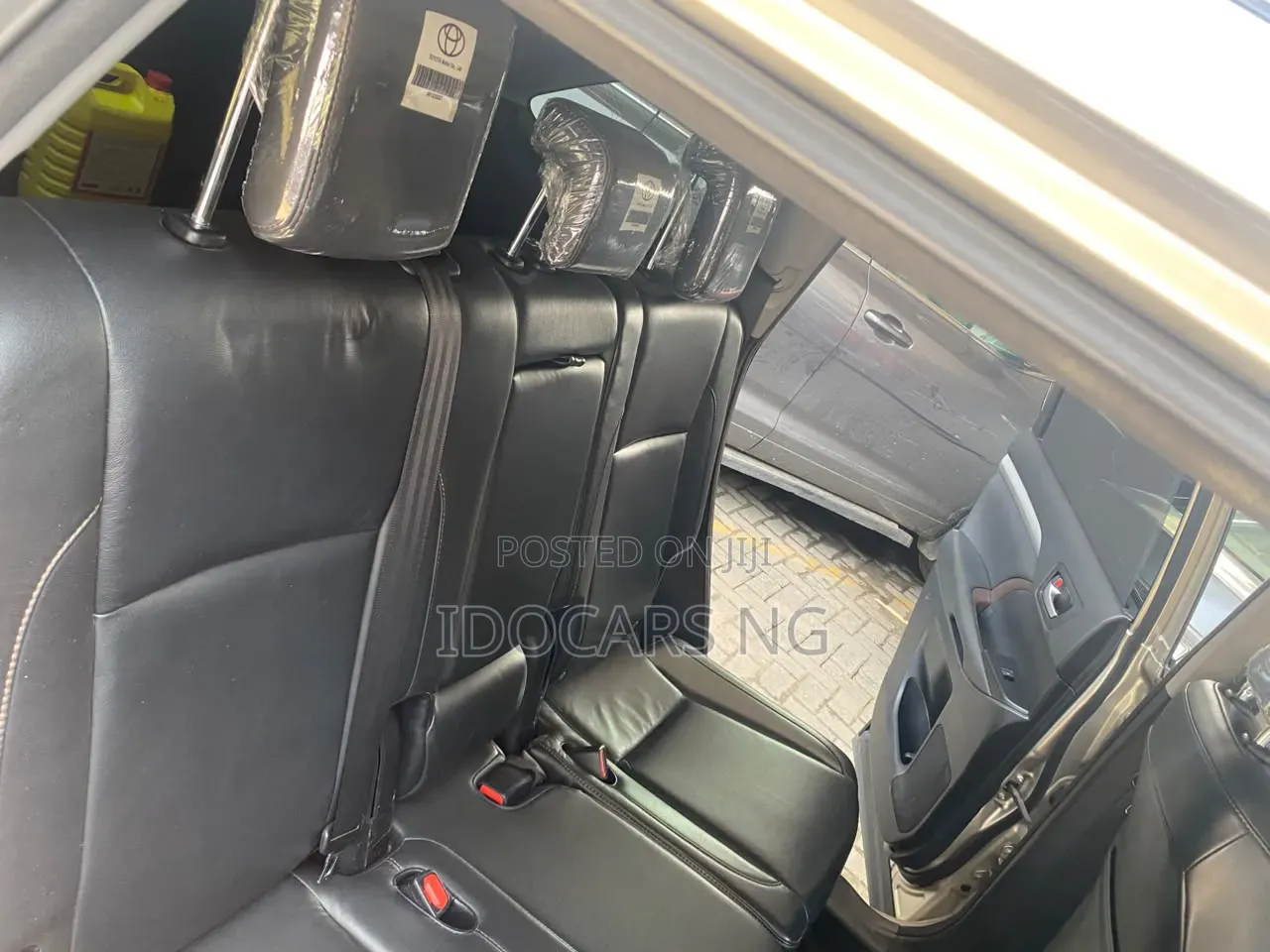Toyota Highlander XLE 2019 Gold