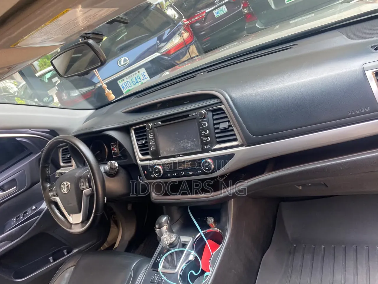 Toyota Highlander XLE 2019 Gold