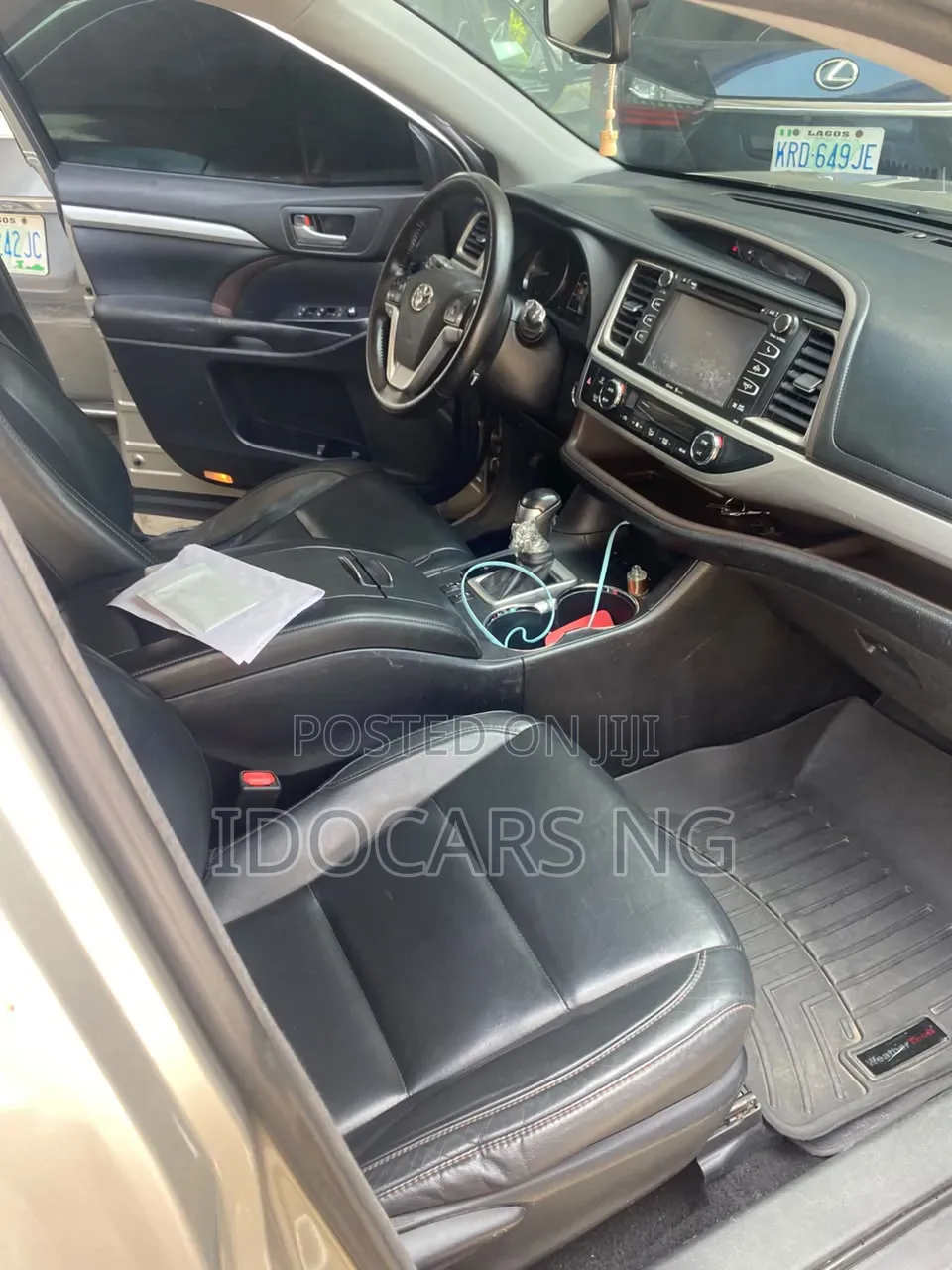 Toyota Highlander XLE 2019 Gold