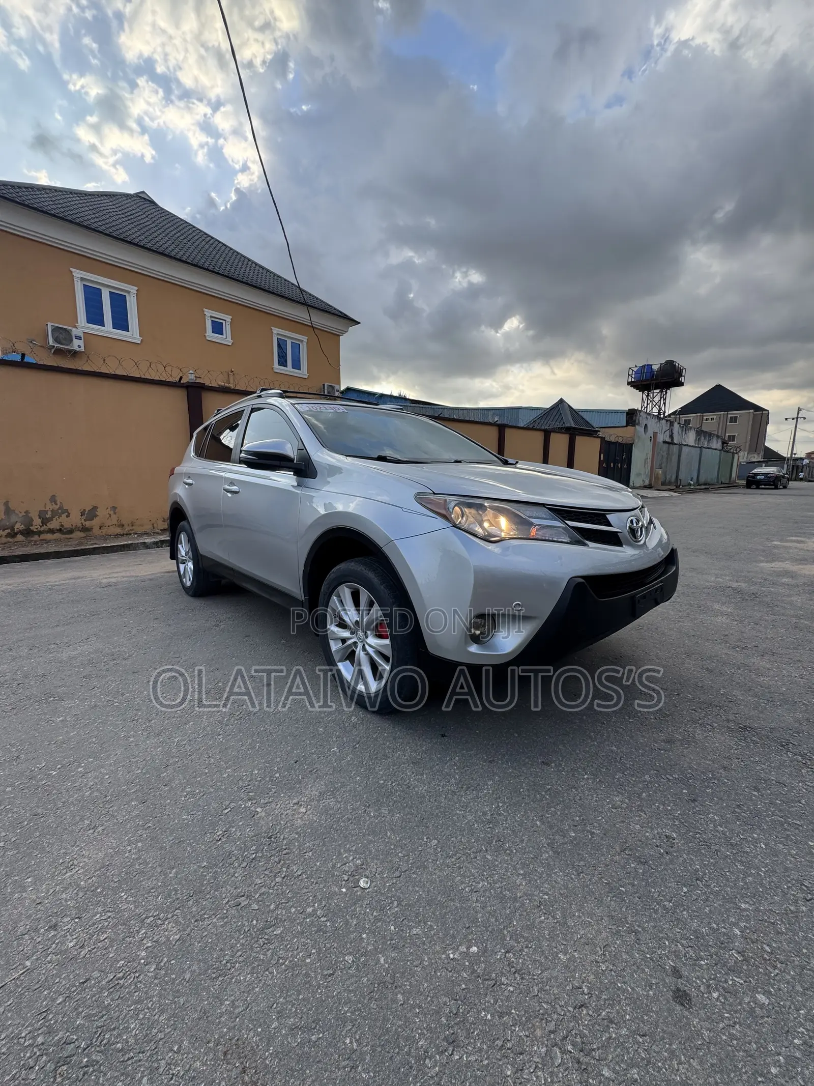 Toyota RAV4 Limited 4dr SUV AWD (2.5L 4cyl 6A) 2014 Silver