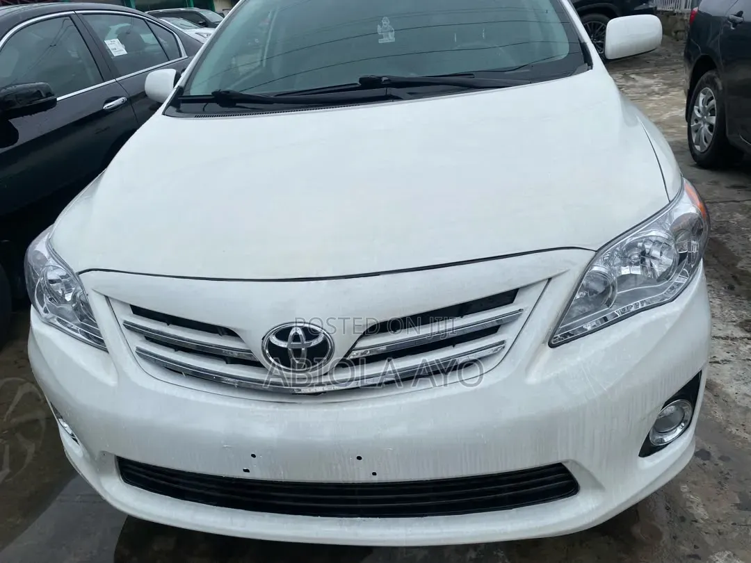 Toyota Corolla 2012 White
