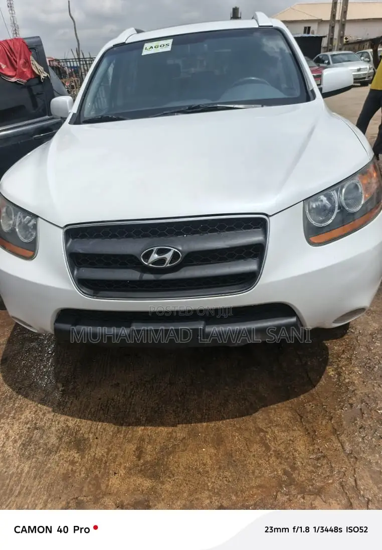 Hyundai Santa Fe 2010 White