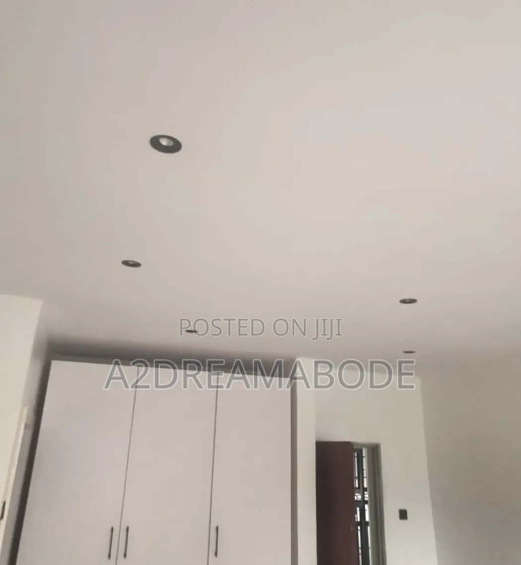 4bdrm Duplex in Off Allen for rent