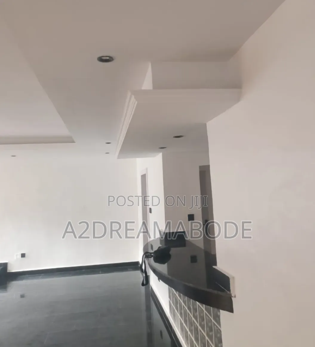 4bdrm Duplex in Off Allen for rent