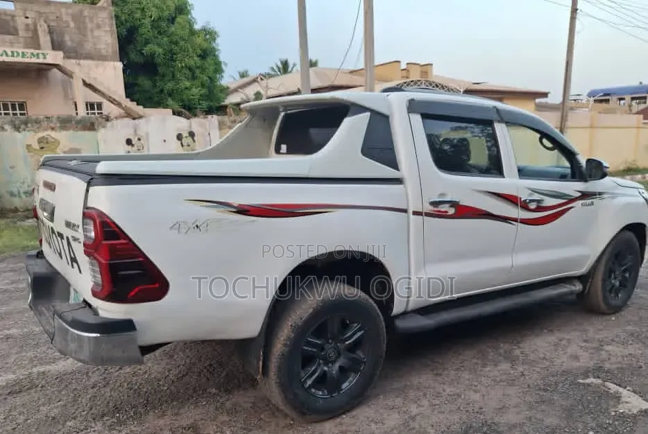 Toyota Hilux 2015 White